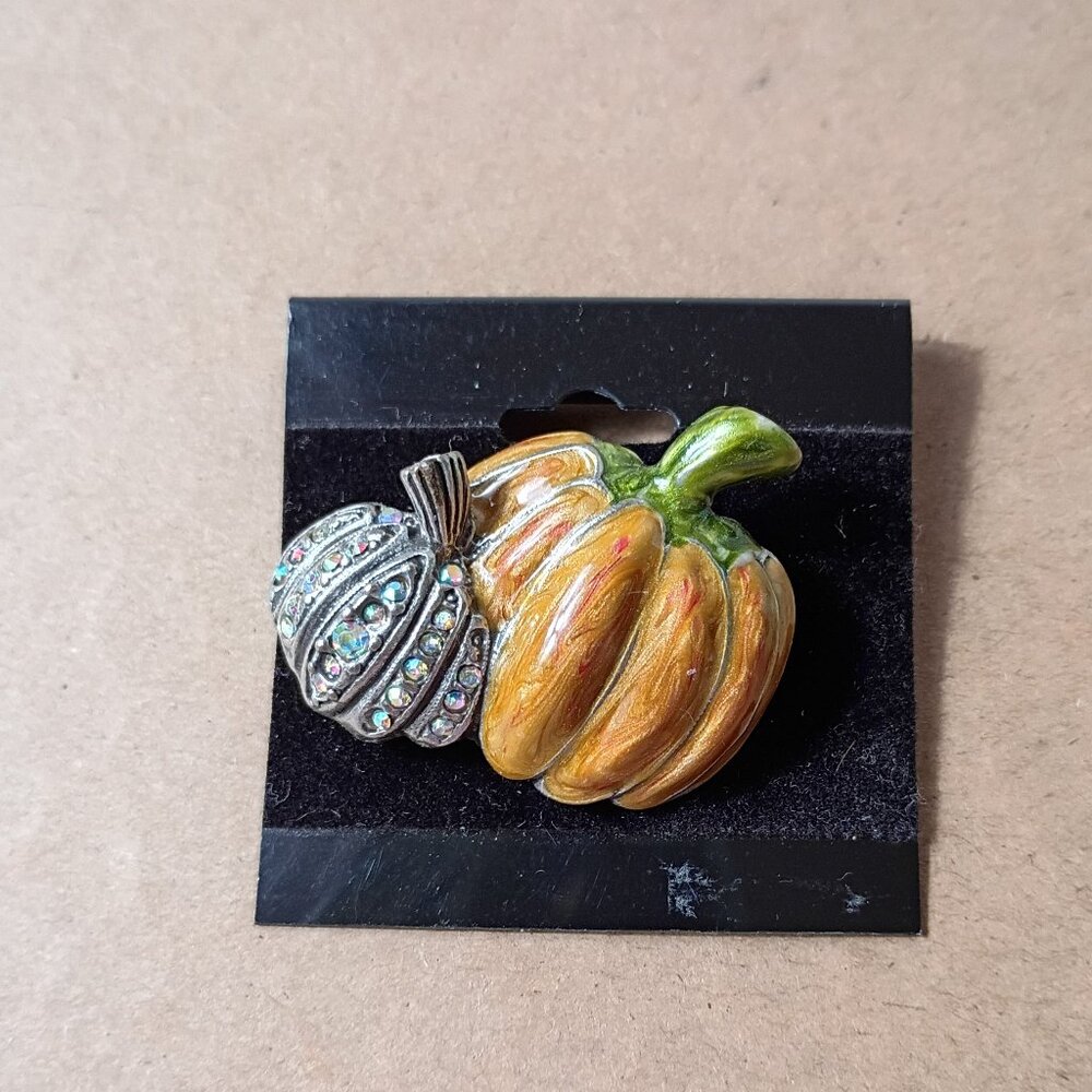 Halloween Rhinestone Pumpkin Brooch Pin Fall Farmhouse Jewelry Silver Tone VTG